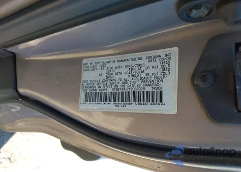 2000 Toyota Tundra Sr5 V8 z USA, uszkodzony, nr VIN 5TBBT4417YS082028